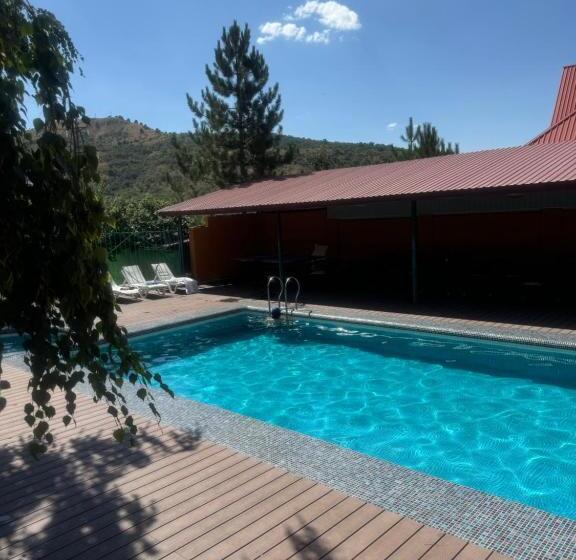 Pension (Hôtel basse catégorie) дом вдали от дома Sky Village