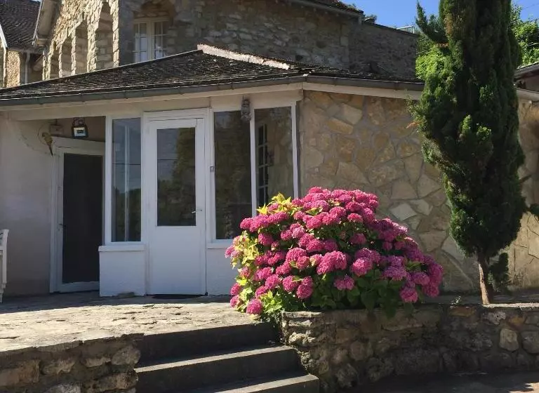 Majatalo Maison En Bord De Seine