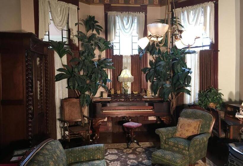 1884 Wildwood Bed And Breakfast Inn