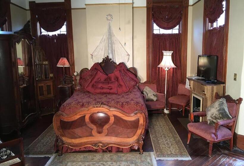 1884 Wildwood Bed And Breakfast Inn