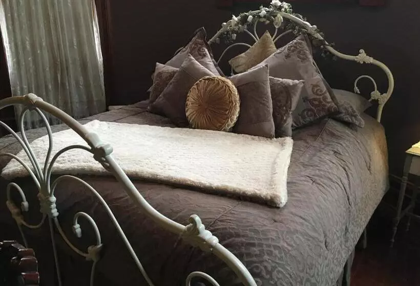 1884 Wildwood Bed And Breakfast Inn