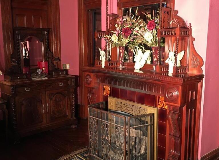 1884 Wildwood Bed And Breakfast Inn