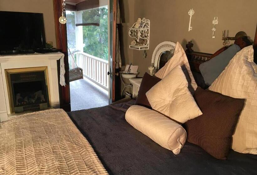 1884 Wildwood Bed And Breakfast Inn