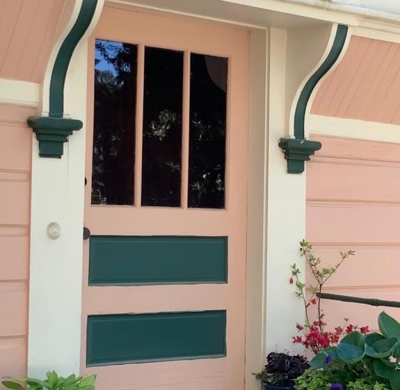 1884 Wildwood Bed And Breakfast Inn