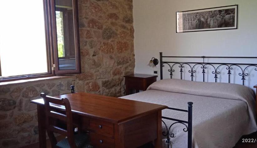 تختخواب و صبحانه Il Casale Delle Fragole