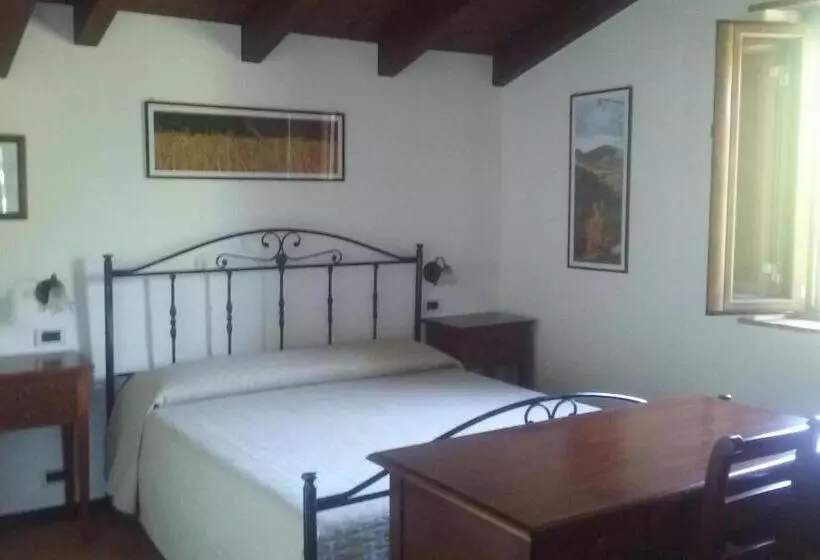تختخواب و صبحانه Il Casale Delle Fragole