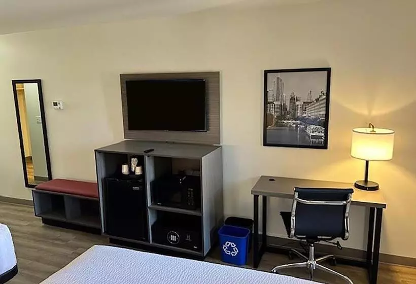 هتل Ramada By Wyndham Milwaukee