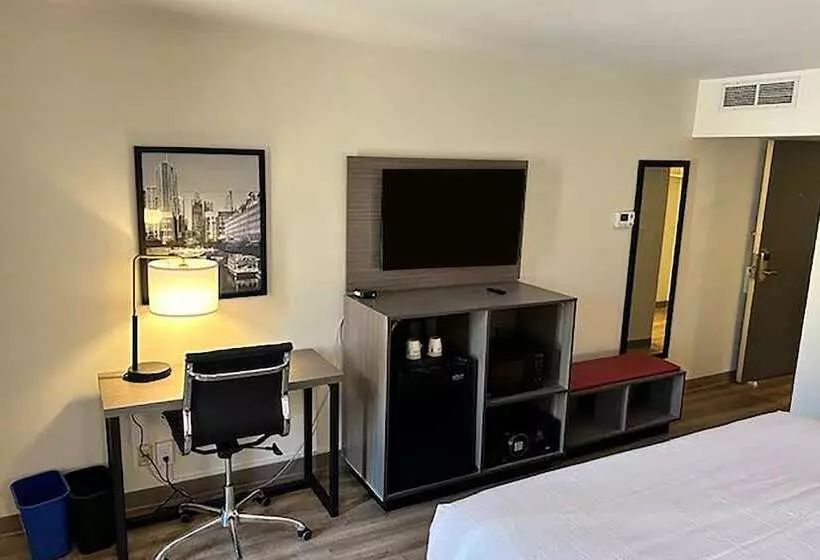 هتل Ramada By Wyndham Milwaukee
