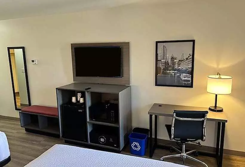 هتل Ramada By Wyndham Milwaukee