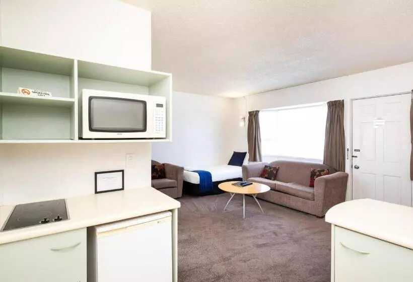 Chevron Motel