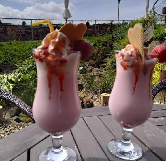 ホテル & Cafe Schachtenburg