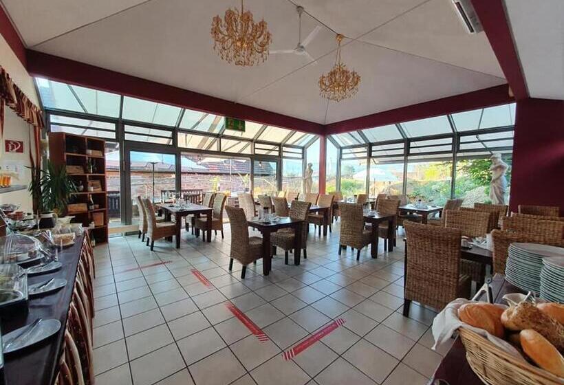 ホテル & Cafe Schachtenburg