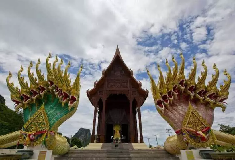 هتل Ruenpurksa Resort