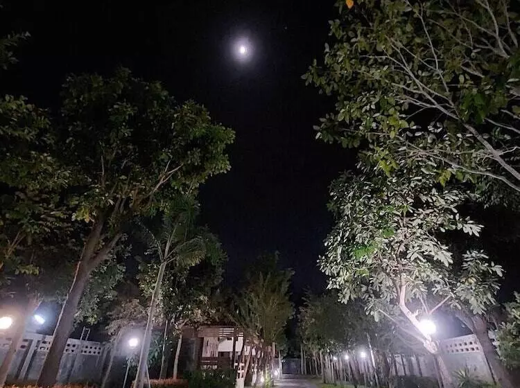 هتل Ruenpurksa Resort