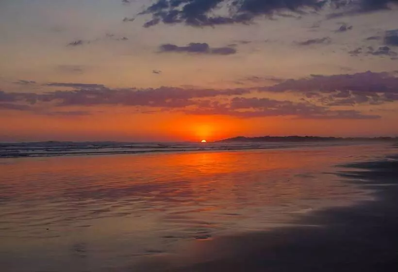 Sunset Del Mar Beach Resort