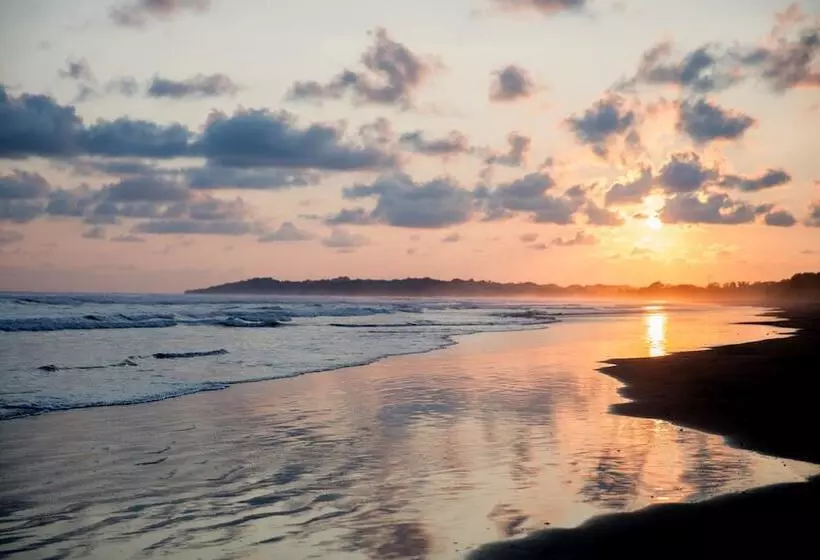 Sunset Del Mar Beach Resort