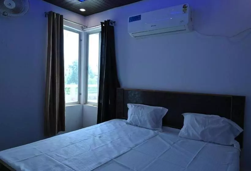 هتل Privyrooms Gorakhpur