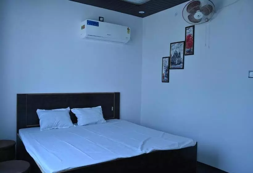 هتل Privyrooms Gorakhpur