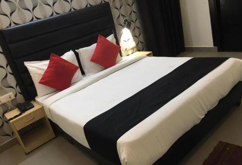 هتل Krishna Palace Charbagh Lucknow   Fully Air Conditioned   Near Lucknow Charbagh Railway Station   Go