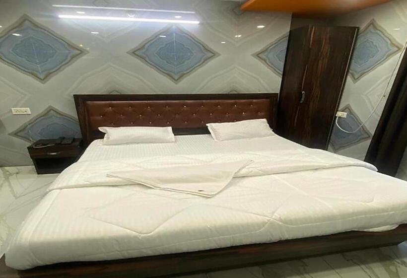 هتل Krishna Palace Charbagh Lucknow   Fully Air Conditioned   Near Lucknow Charbagh Railway Station   Go