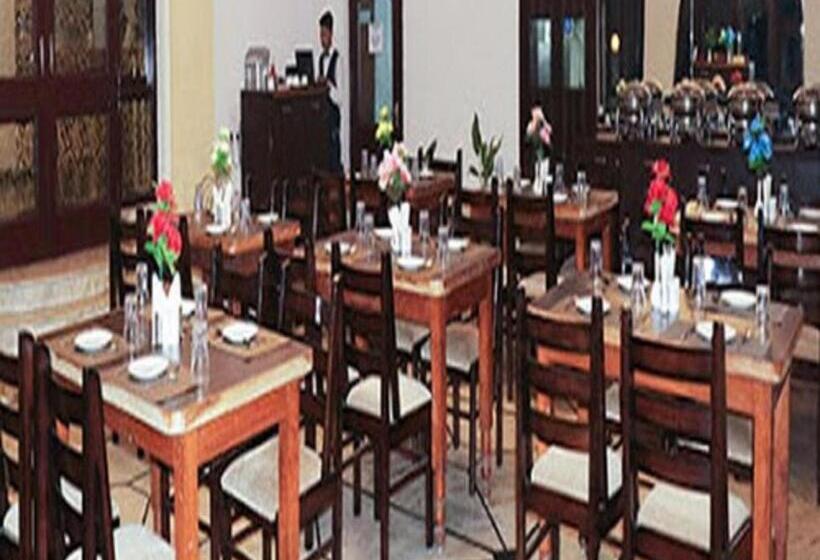 هتل Krishna Palace Charbagh Lucknow   Fully Air Conditioned   Near Lucknow Charbagh Railway Station   Go