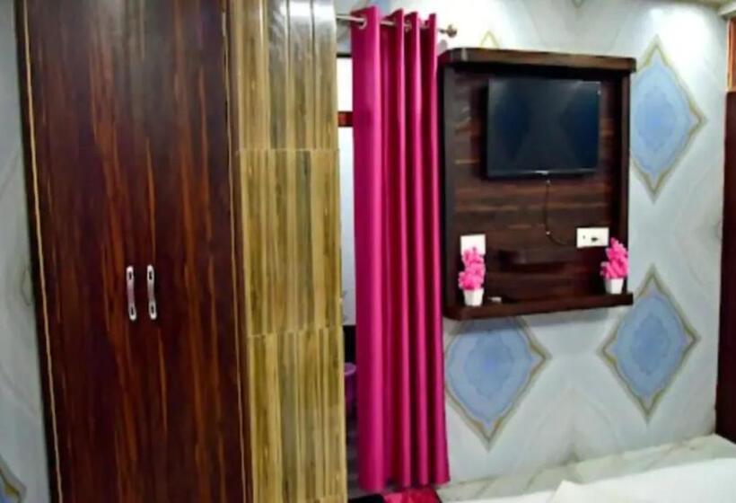 هتل Krishna Palace Charbagh Lucknow   Fully Air Conditioned   Near Lucknow Charbagh Railway Station   Go