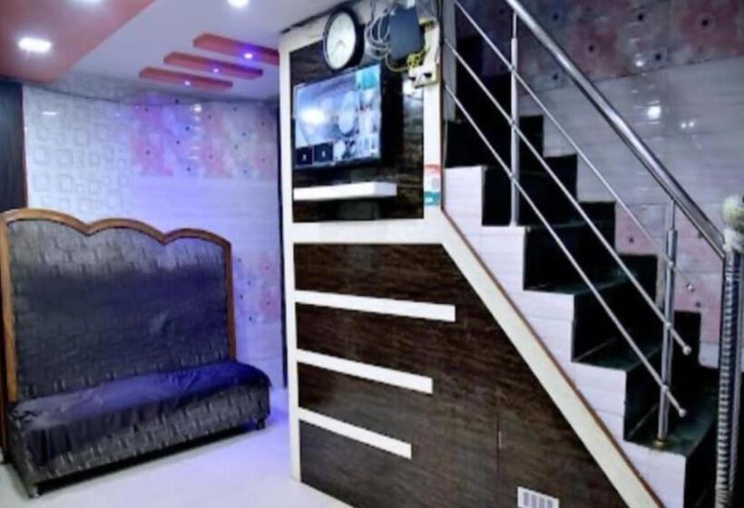 هتل Krishna Palace Charbagh Lucknow   Fully Air Conditioned   Near Lucknow Charbagh Railway Station   Go