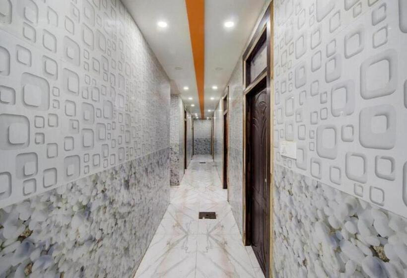 هتل Krishna Palace Charbagh Lucknow   Fully Air Conditioned   Near Lucknow Charbagh Railway Station   Go