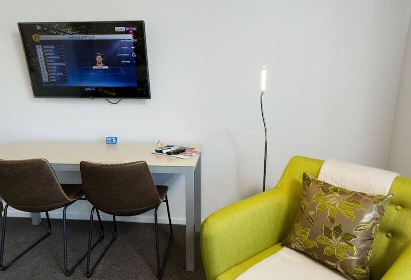 239 On Lincoln Motel