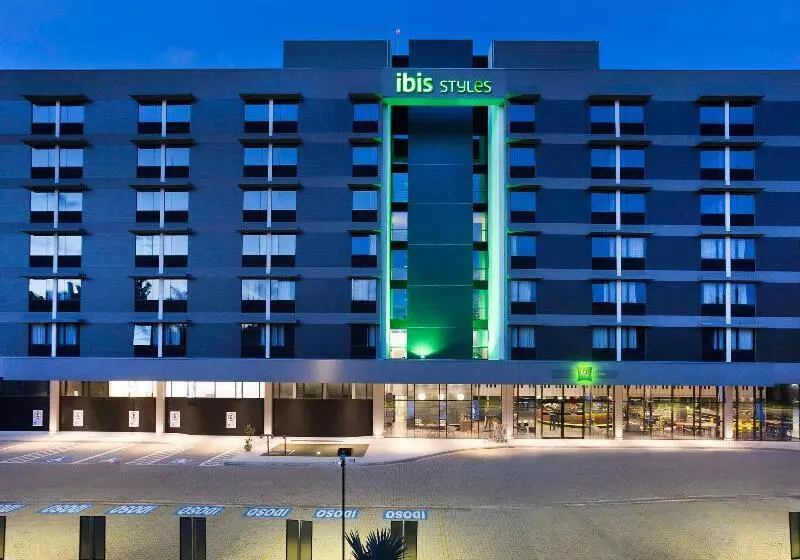 ホテル Ibis Styles Taubate