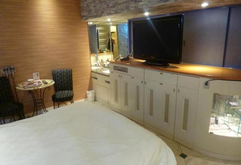 فندق Large Adults Only