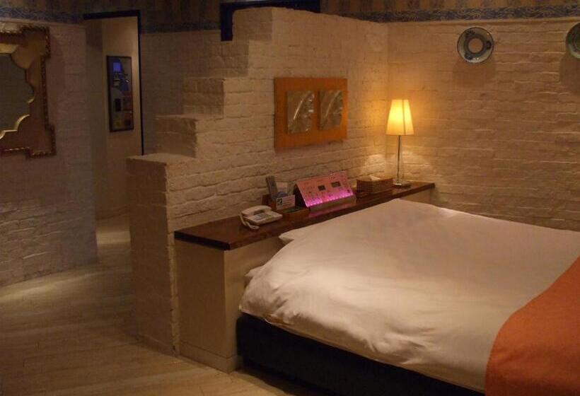 فندق Large Adults Only