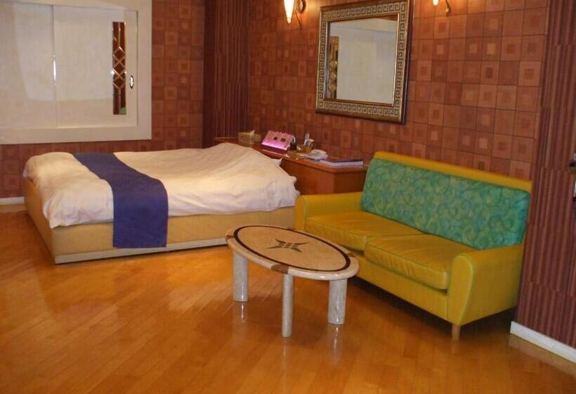 فندق Large Adults Only