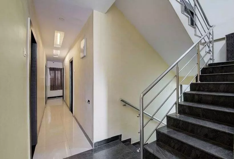 ホテル Oyo Rooms Near Gokul Theatre