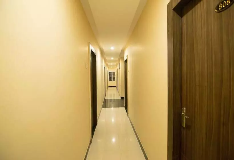 ホテル Oyo Rooms Near Gokul Theatre