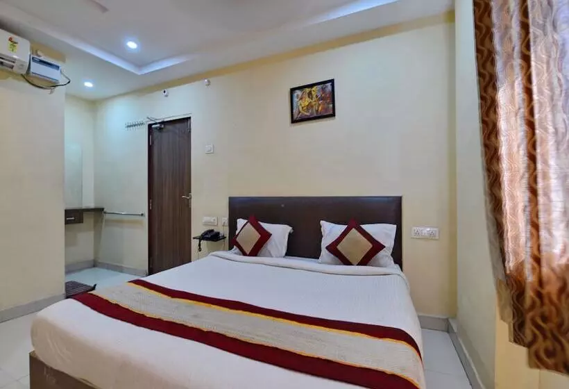 ホテル Oyo Rooms Near Gokul Theatre