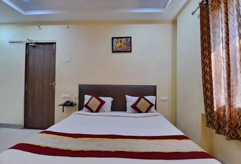 ホテル Oyo Rooms Near Gokul Theatre