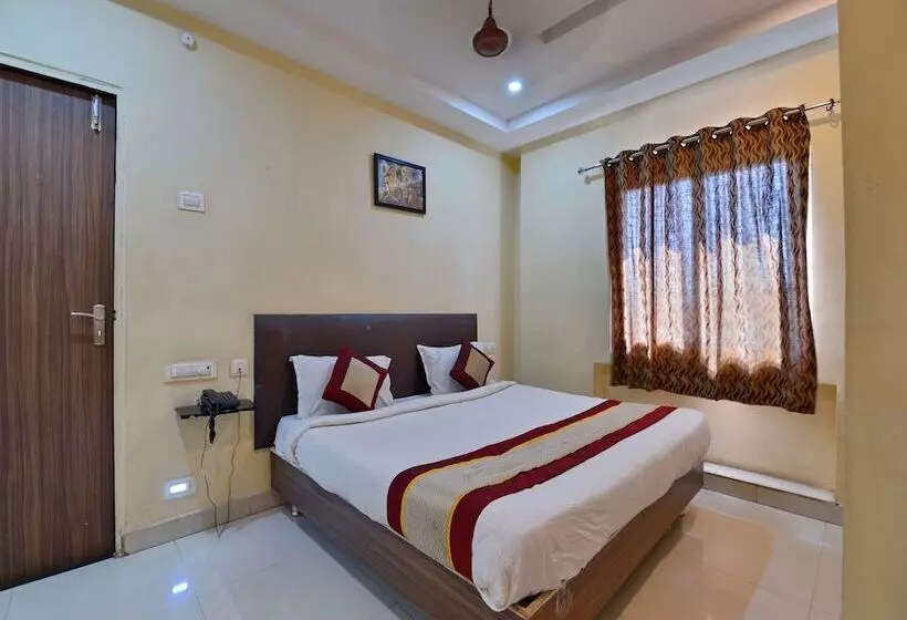 ホテル Oyo Rooms Near Gokul Theatre