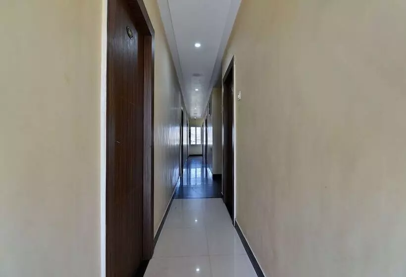 ホテル Oyo Rooms Near Gokul Theatre