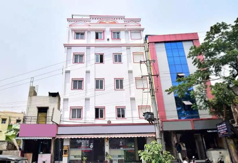 ホテル Oyo Rooms Near Gokul Theatre