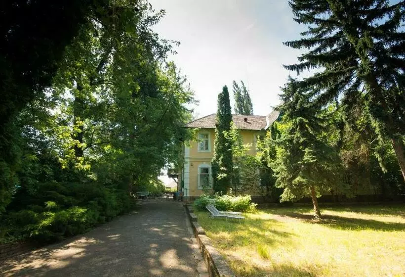 تختخواب و صبحانه Bendegúz Villa