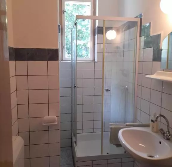 تختخواب و صبحانه Bendegúz Villa