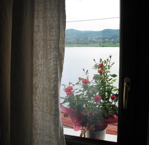 Bed and Breakfast La Finestra Sul Lago