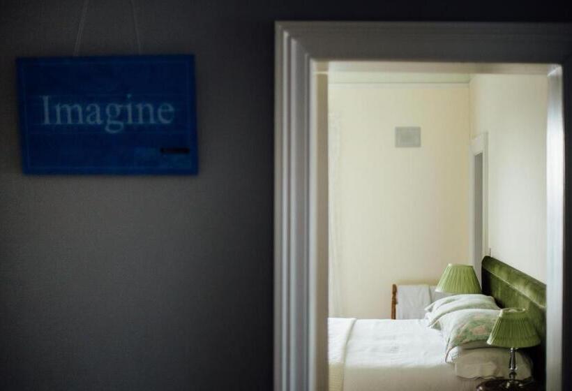 Bed & Breakfast Tom Blake House