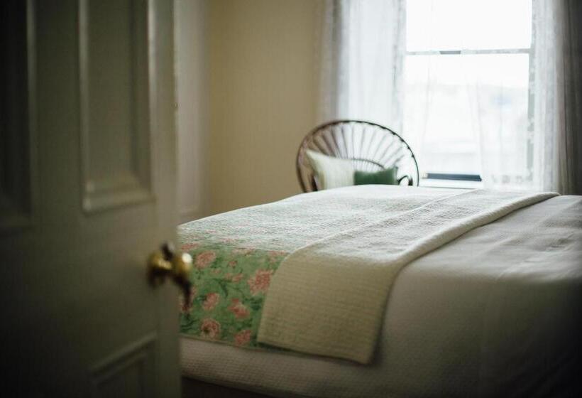 Bed & Breakfast Tom Blake House