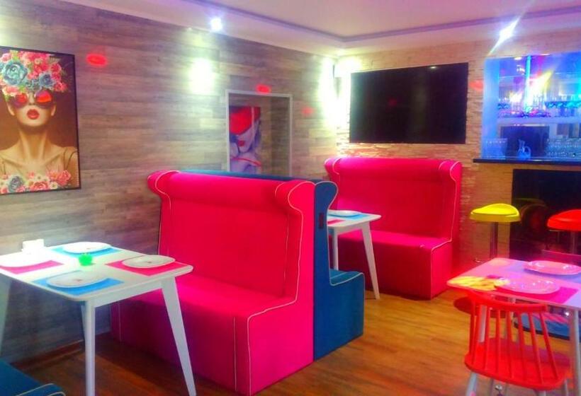 Отель Lilo Near Airport