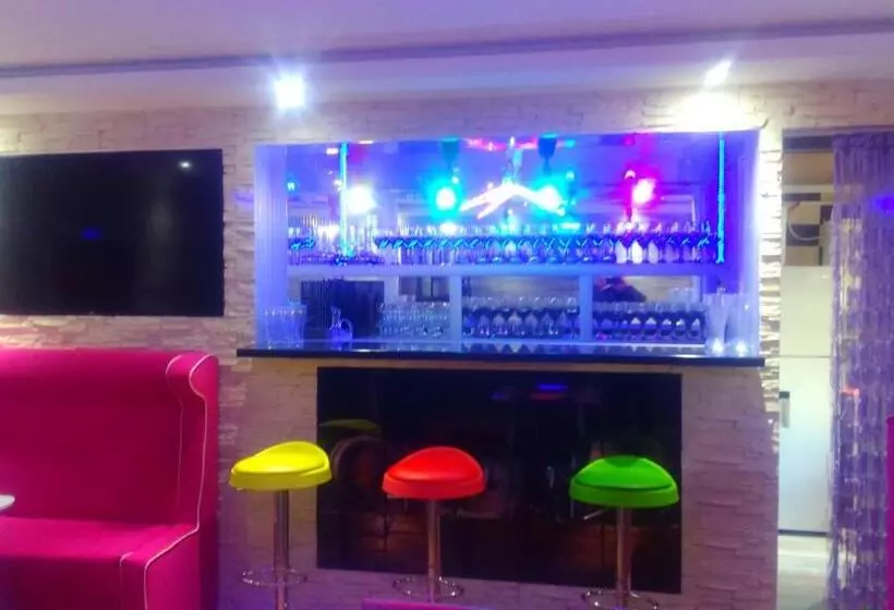 هتل Lilo Near Airport