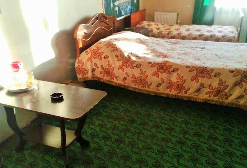 Отель Lilo Near Airport