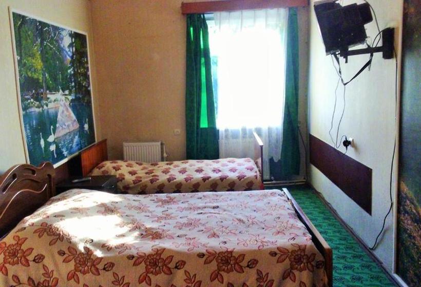 Отель Lilo Near Airport