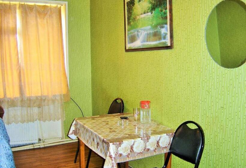 Отель Lilo Near Airport